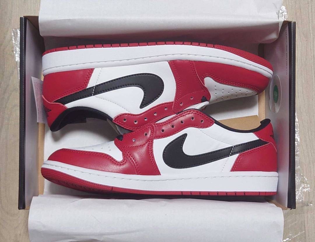 こんにちは🙂
寒い。
受け取って早速👟
のはずが外出て