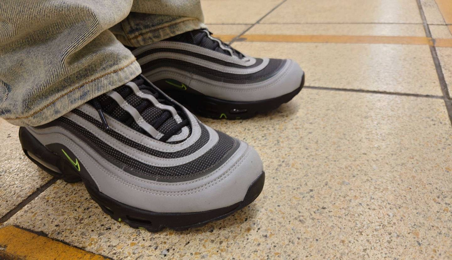 こんにちは🍁
今日は実は前々に買っていたこの方👟
もう店ないから買っといて良