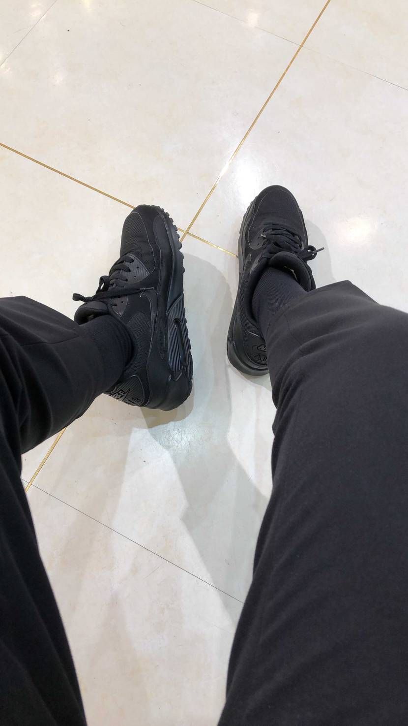 大学1年生最大のイベントとなってしまった学科交流会へ
エアマックスいろんなカラ