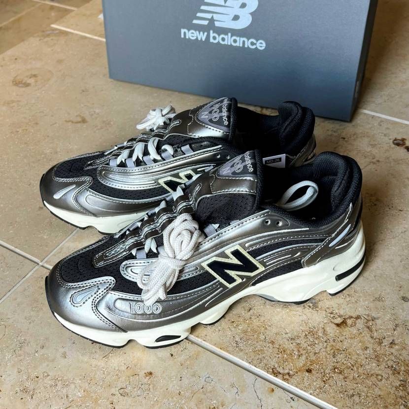 M1000 SL "Silver Metallic" もう到着した!エライぞ公式