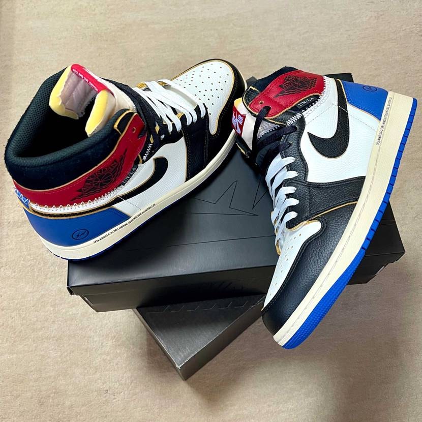 抽選全滅からの…

ココも含めフリマサイト色々、本体（掲載写真）と値段共に納