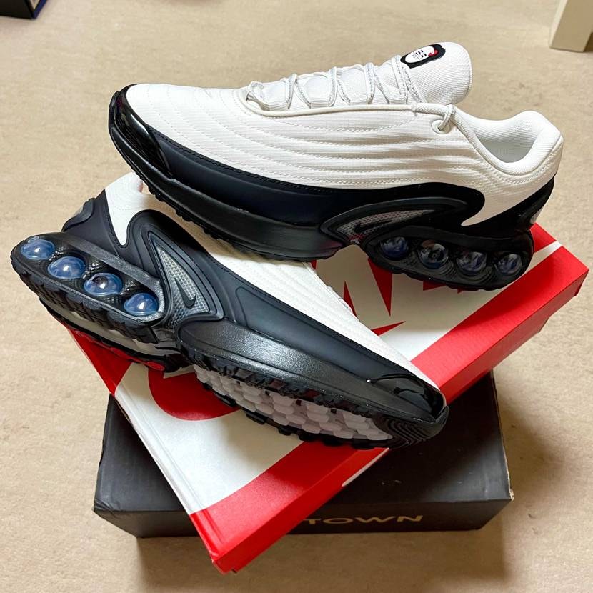 この春セールで購入
ウィンタライズドは冬仕様のようで…
アッパーに撥水加工を