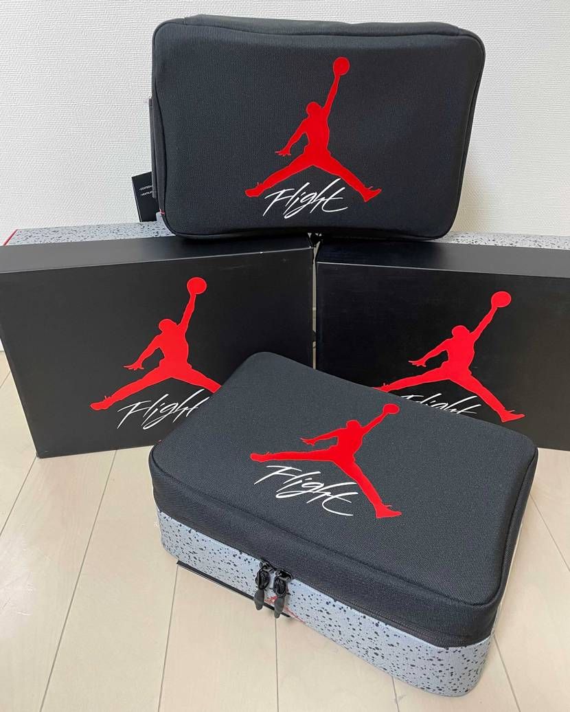 AJ4箱型シューズケースが半額以下だったので、2個購入✨
1個はジム用に使お�