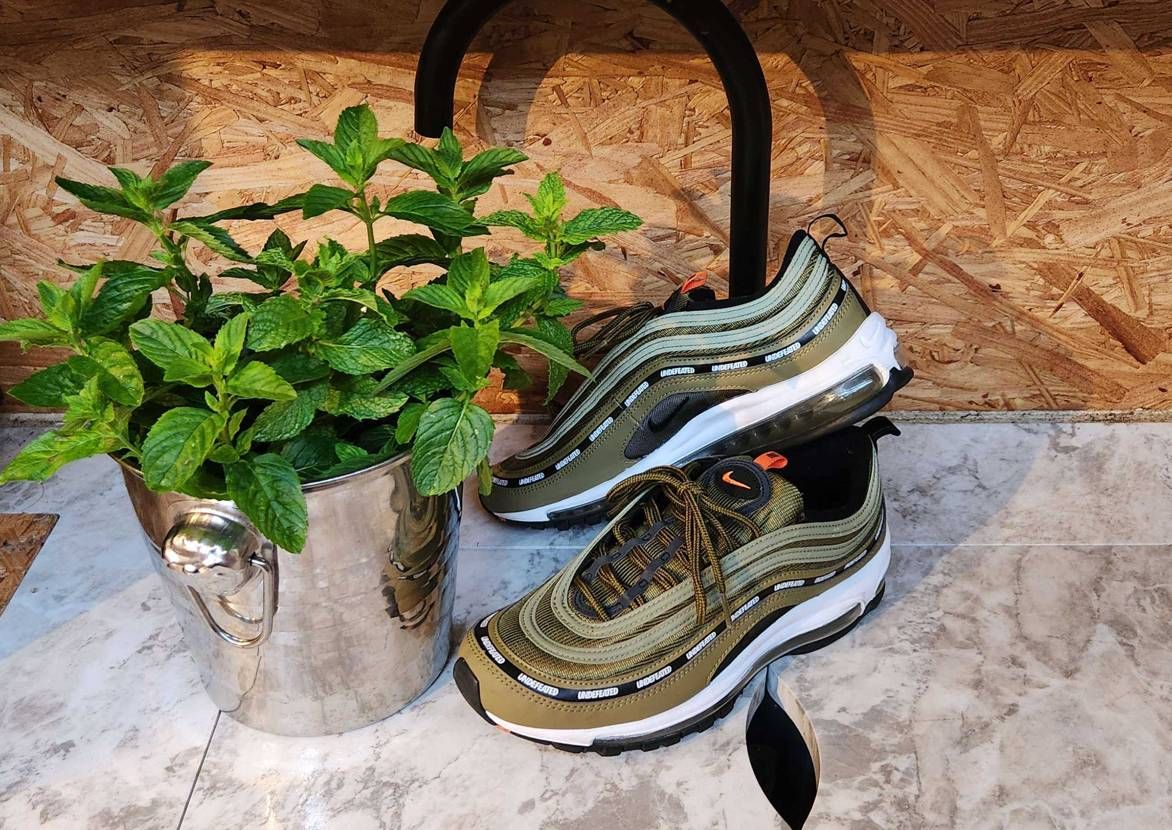 ねぇここのみんな今月からナイキスニーカー、ボイコットしませんか、最新値のものは買