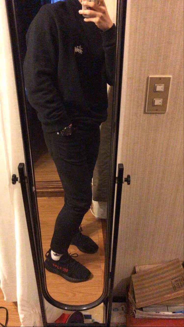 今日はオールブラックのyeezyboostコーデです🤞