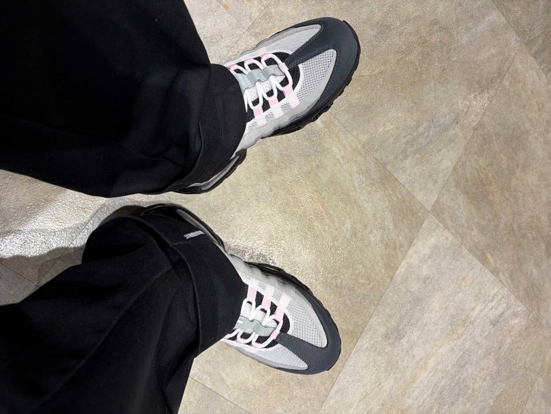 黒パンに合わせて👟