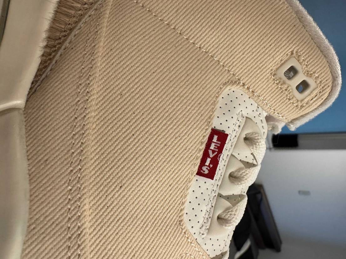 届いて開封して、実物いいじゃんと思ったのですが、なんか点々としたものがあるんすよ