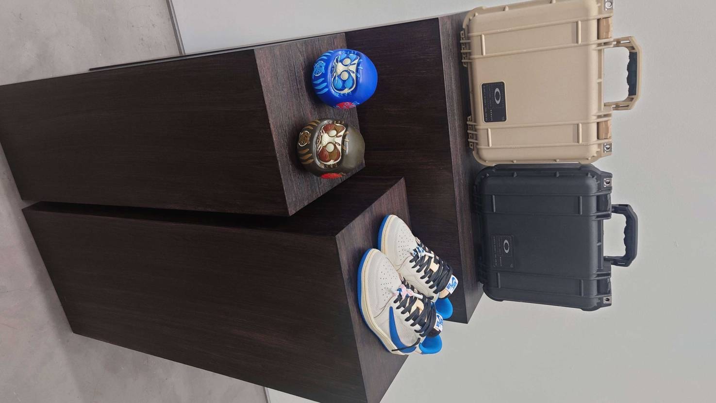 画像で見ると上履きに見えたけど、実物は上位上履きだね。
Travisが凄いって