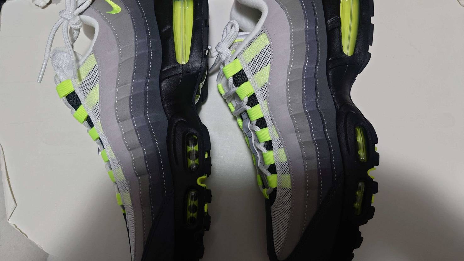 ええっと何が違うの？
wの方が先端細くて丸みあるだけかな？
安くて数少ないw