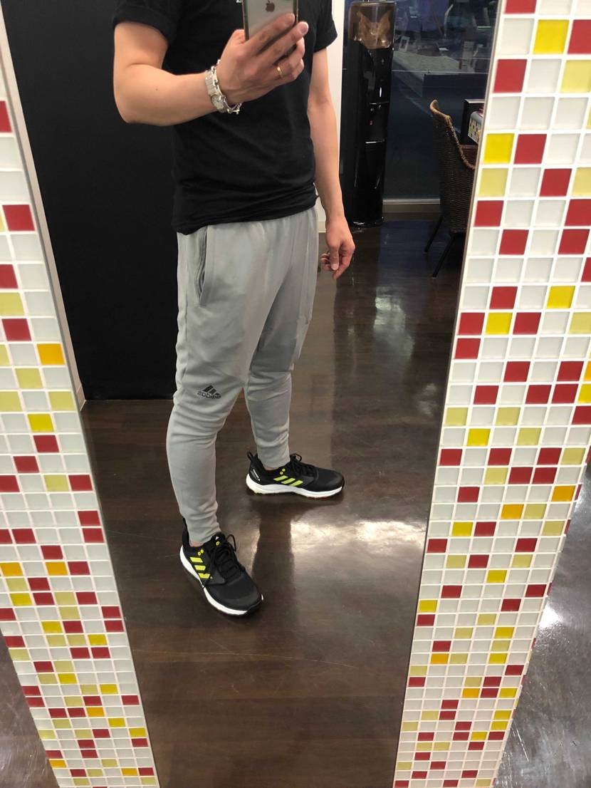 はい。
アパレル届いたんで、着てみました。。。
ニットジ