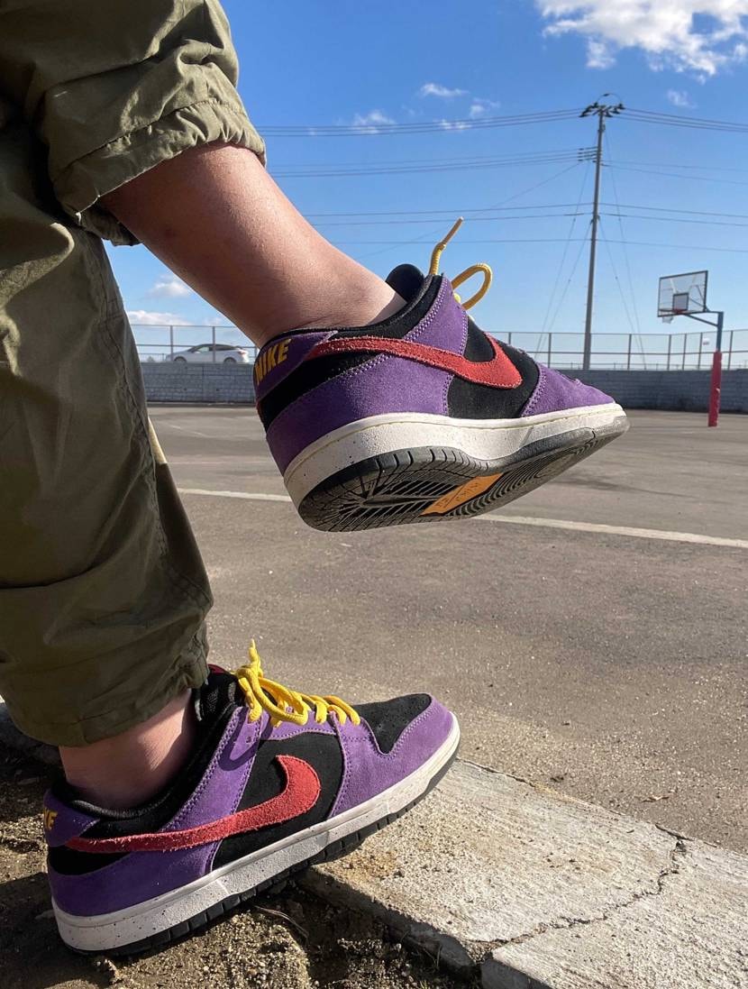 近所のバスケットコートのある公園にて