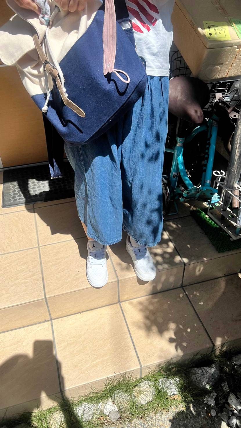 妹にスニーカープレゼントしてみた!
aj1デビュー!!気に入ってもらえたかな…