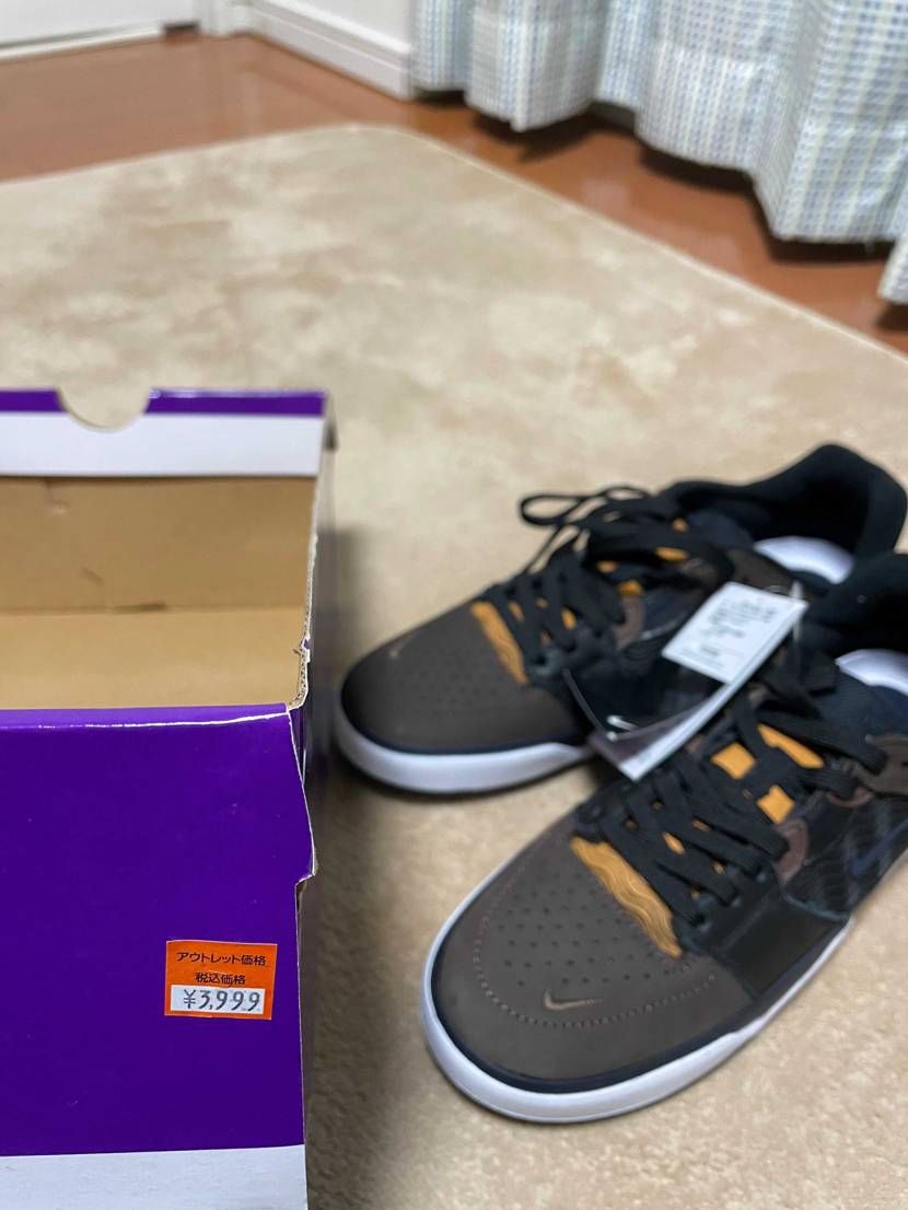 入間のアウトレットで箱切り
3999円でした。
26cmと27cmは在庫があ