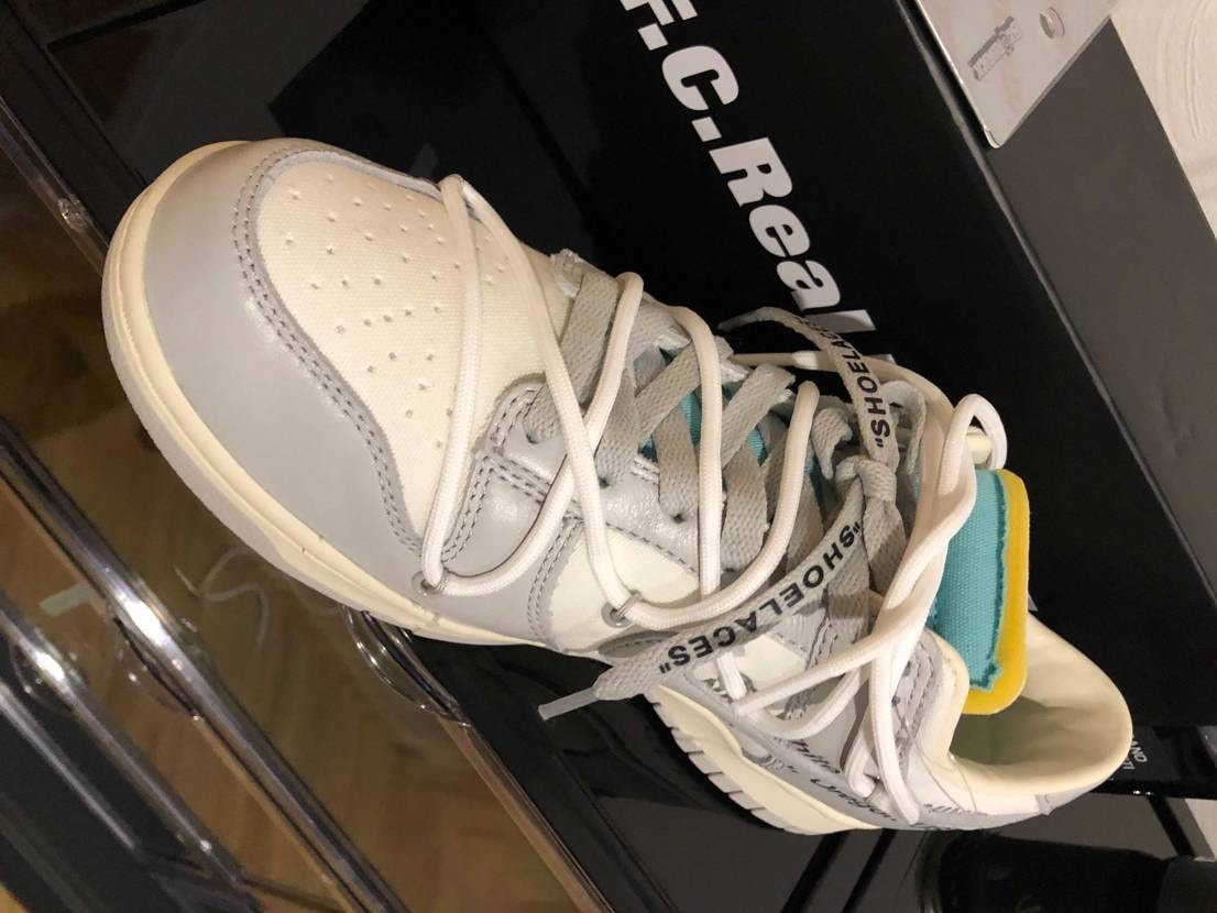 LOT21
ライトグレーのシューレースに変更
丸紐もホワイトに変更
どうで