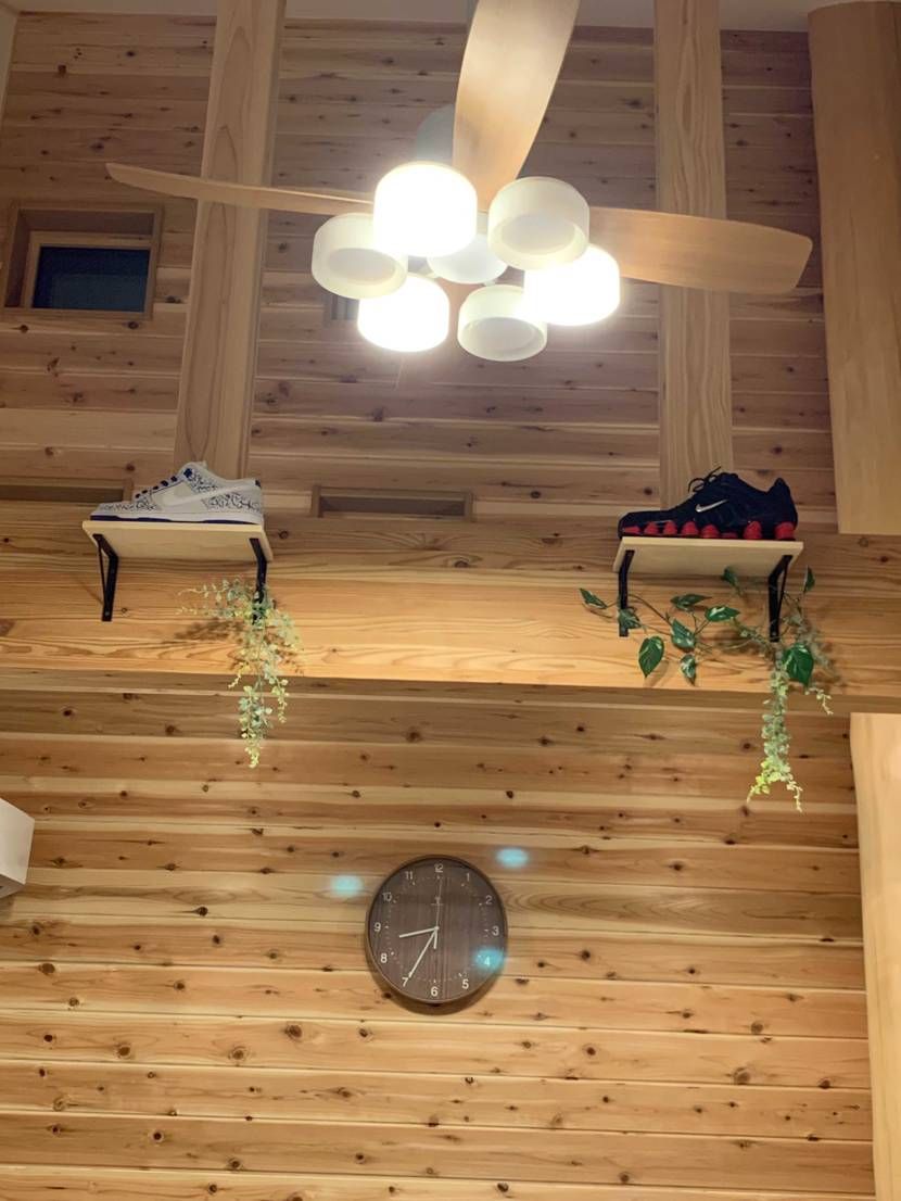 キャットウォークにふざけてスニーカー置いたらスニーカー屋みたくなって満足です笑