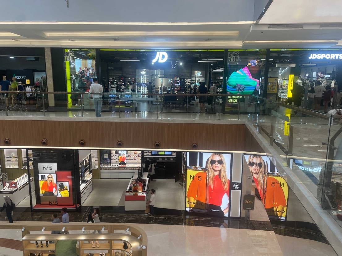 海外はまだ在庫あるって言うからJDSPORTS見に来たけどインドネシア国内はもう