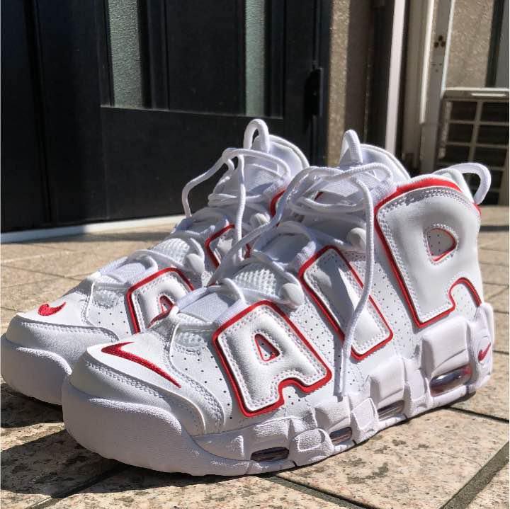 初カスタムにチャレンジ！！
モアテン白赤のAIRMAXの中を黒にペイントして、