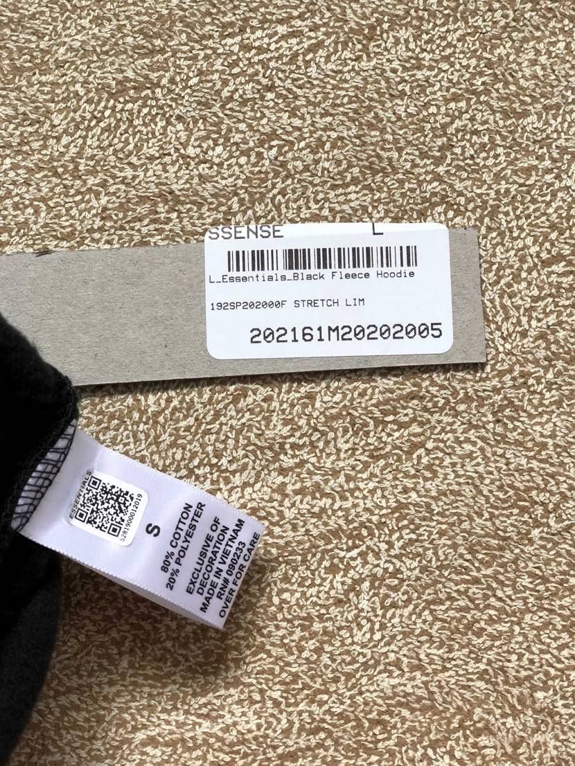 スニーカーではないのですが、こちらで情報得て確保できたので同