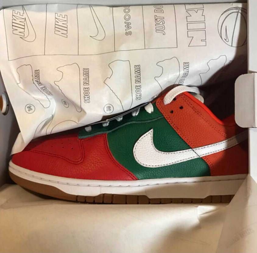 勢いで買ってしまったけど、セブンカラーのDUNKはやっぱり履くことないな……
