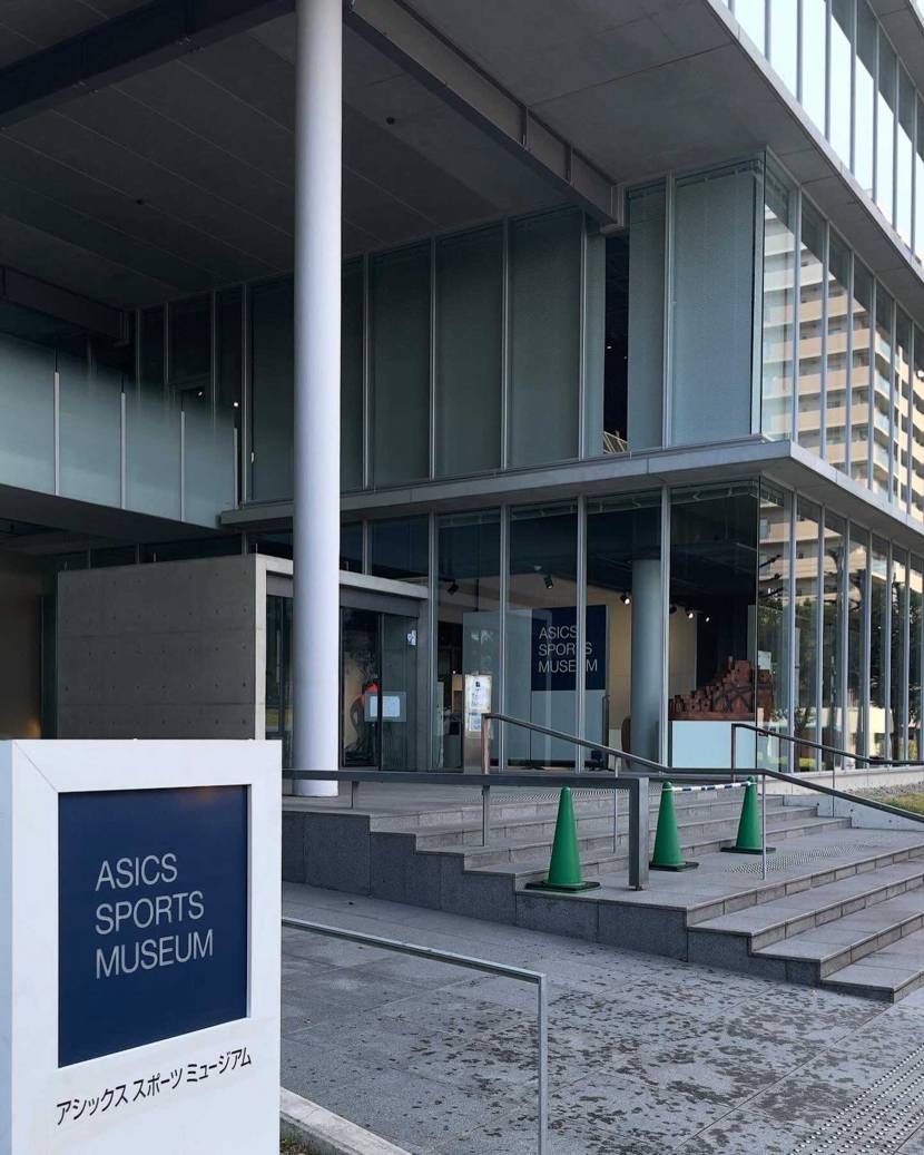 ASICS HQ
5,6年前から友人のスニーカーを見て気に