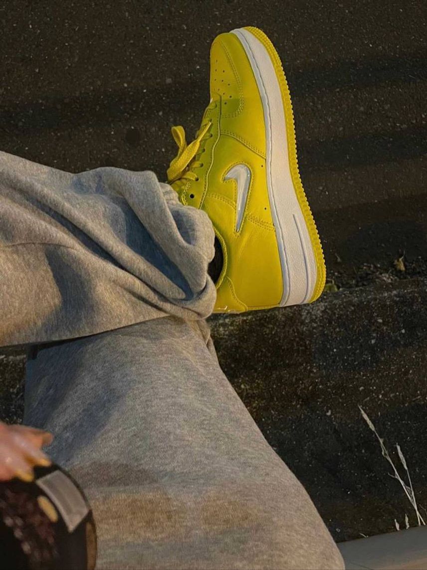 新しいの買ったらそればっかり履きたくなる
真っ黄色かわいい