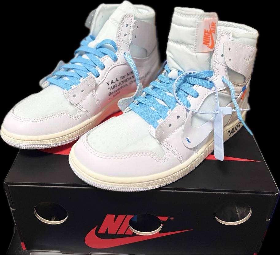 一旦水色のシューレースにしてみました！
これはこれで良きかな🤔
履くのが楽し