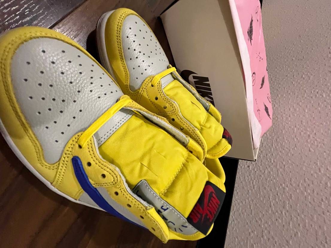 届いた靴紐何色がいいんやろ🤔