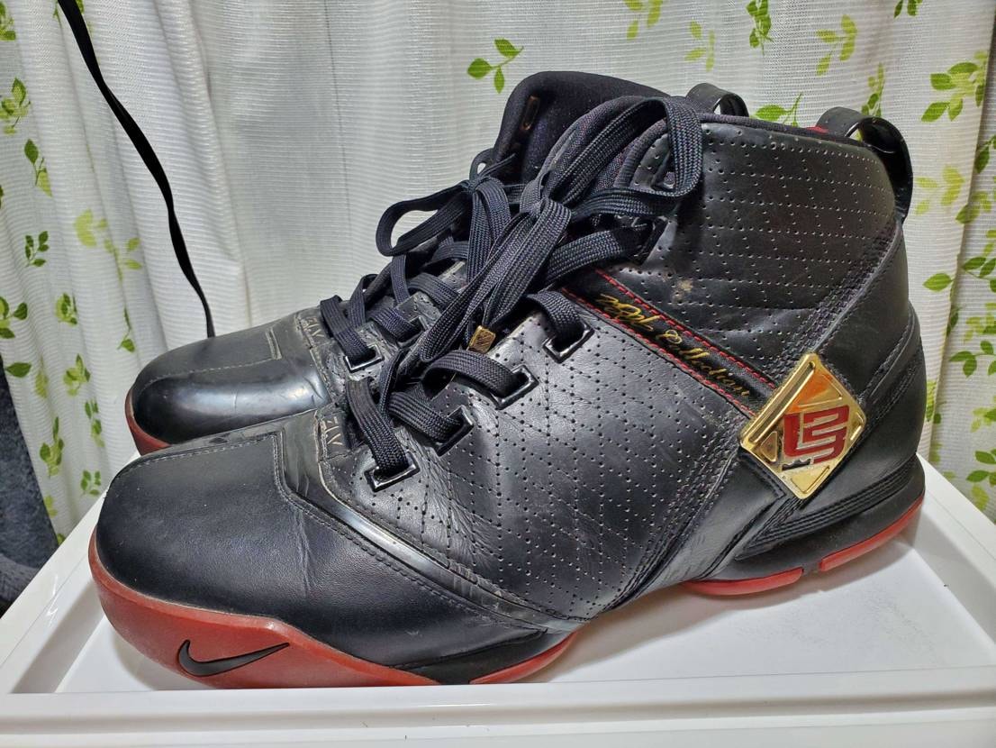 Nike LeBron 5 "Black Crimson/Metallic Go