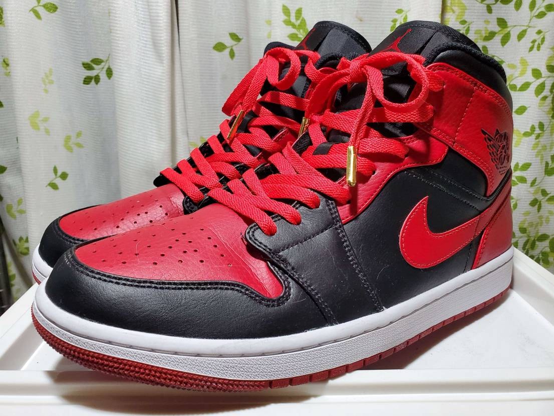 Nike Air Jordan 1 Mid "Bred"