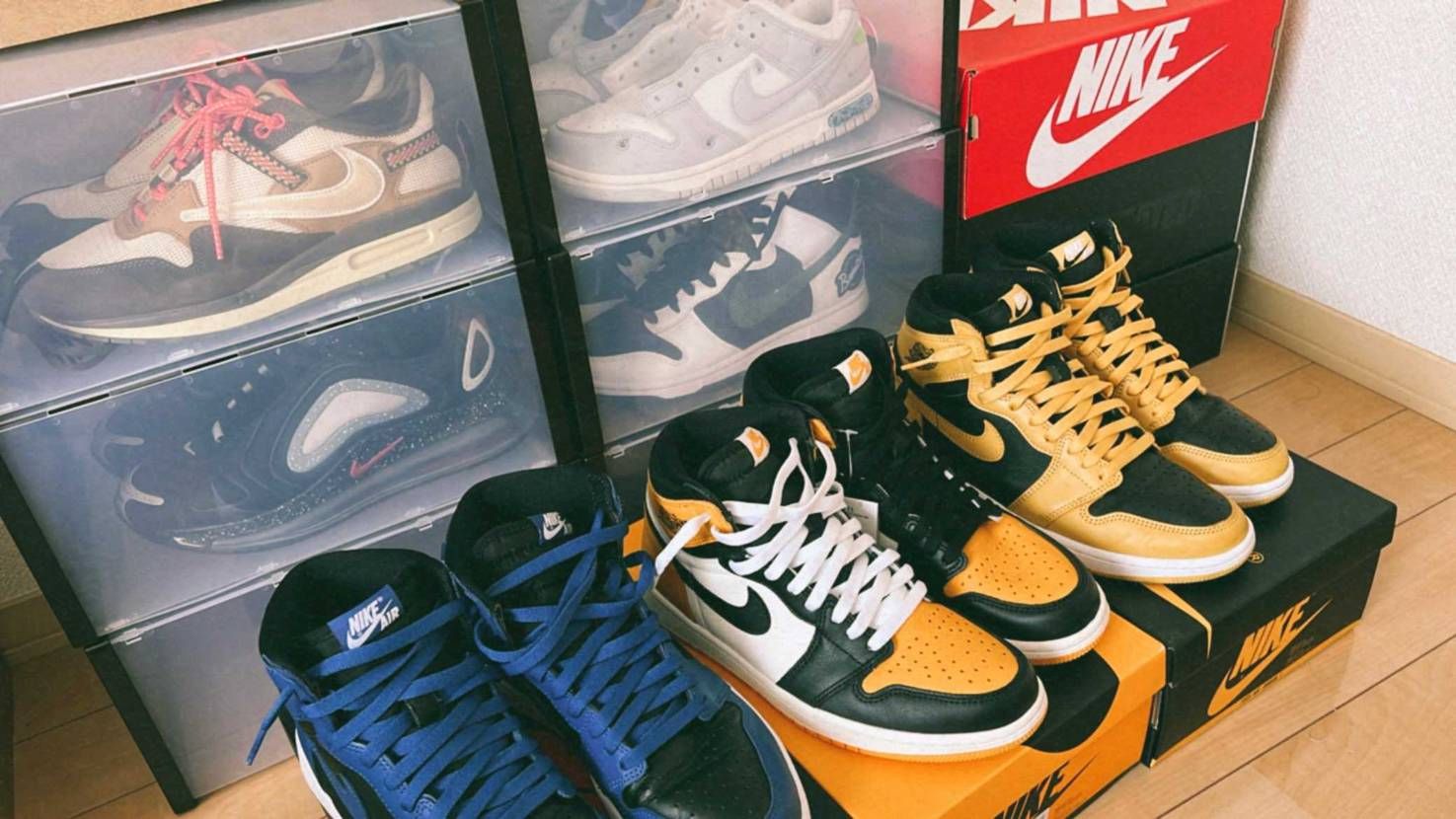 スニーカーを好きになって1年が経ちました👟
taxiのシューレースは迷い中です