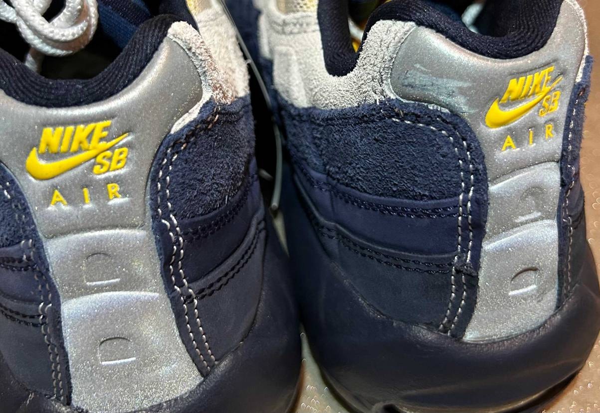 初めてナイキの靴をこちらで買いました！とてもカッコいいですがかかとに傷があり、、