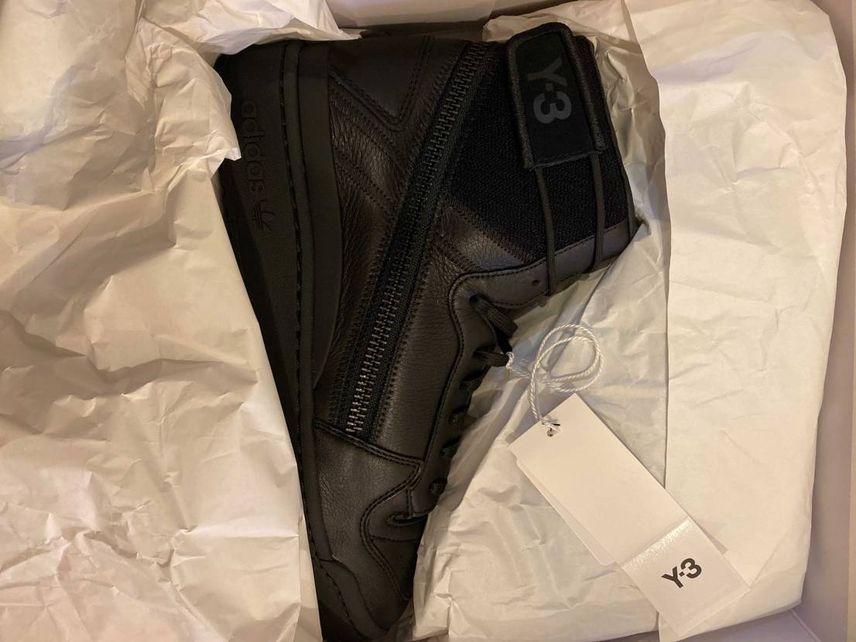 Y-3のFORUM HI買いました。やはりオールブラックやオールホワイトは何足で