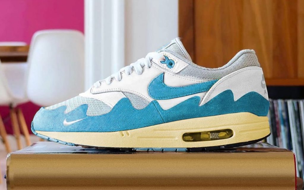 波打ったアッパーのデザインはそういうことだったのか…！
バ