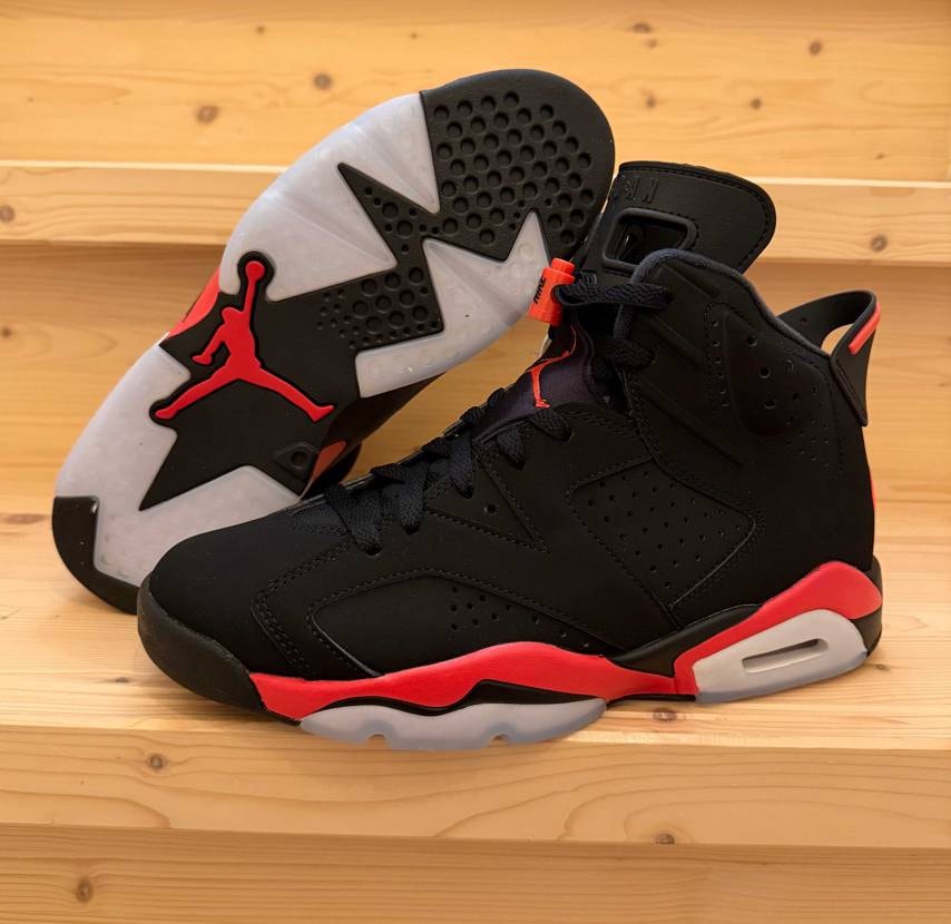 初めてのJordan6☺️
かっこいい🥰

サイズ感もバッチリでした👌
