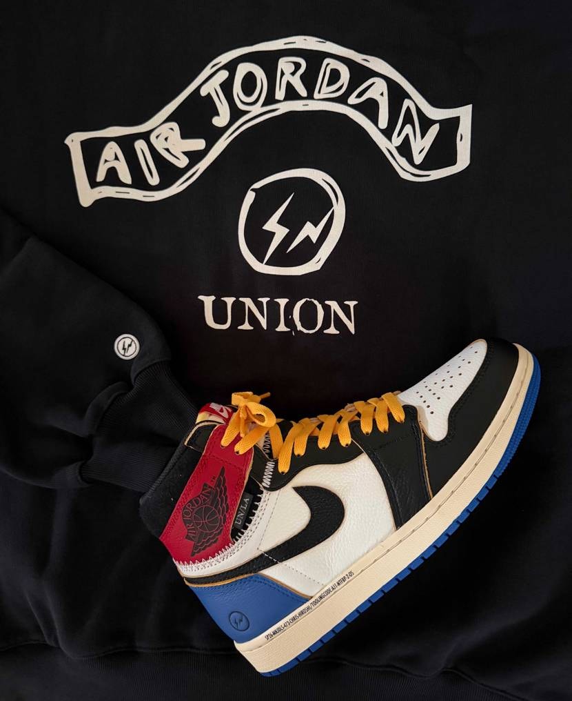 パーカーも無事にslamjamから届きました😋
丈と幅はちょうどいいけど袖がか