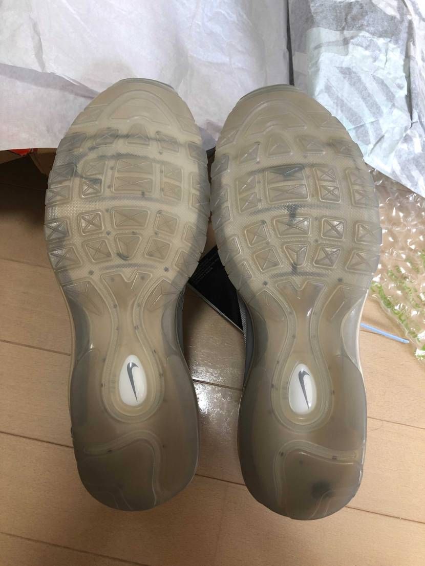 【ご質問】
air max 97 mentaをお持ちの方に質問なのですがアウト