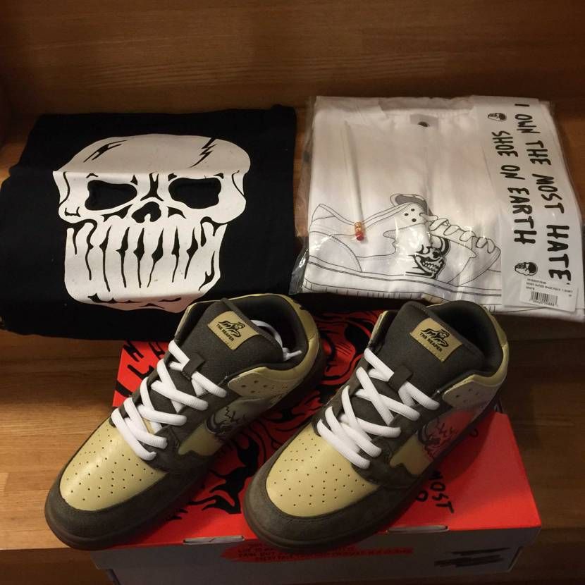 ナイキに訴えられてデザイン変わったやつ🤣
シューズケースとTシャツ、鉛筆ステッ