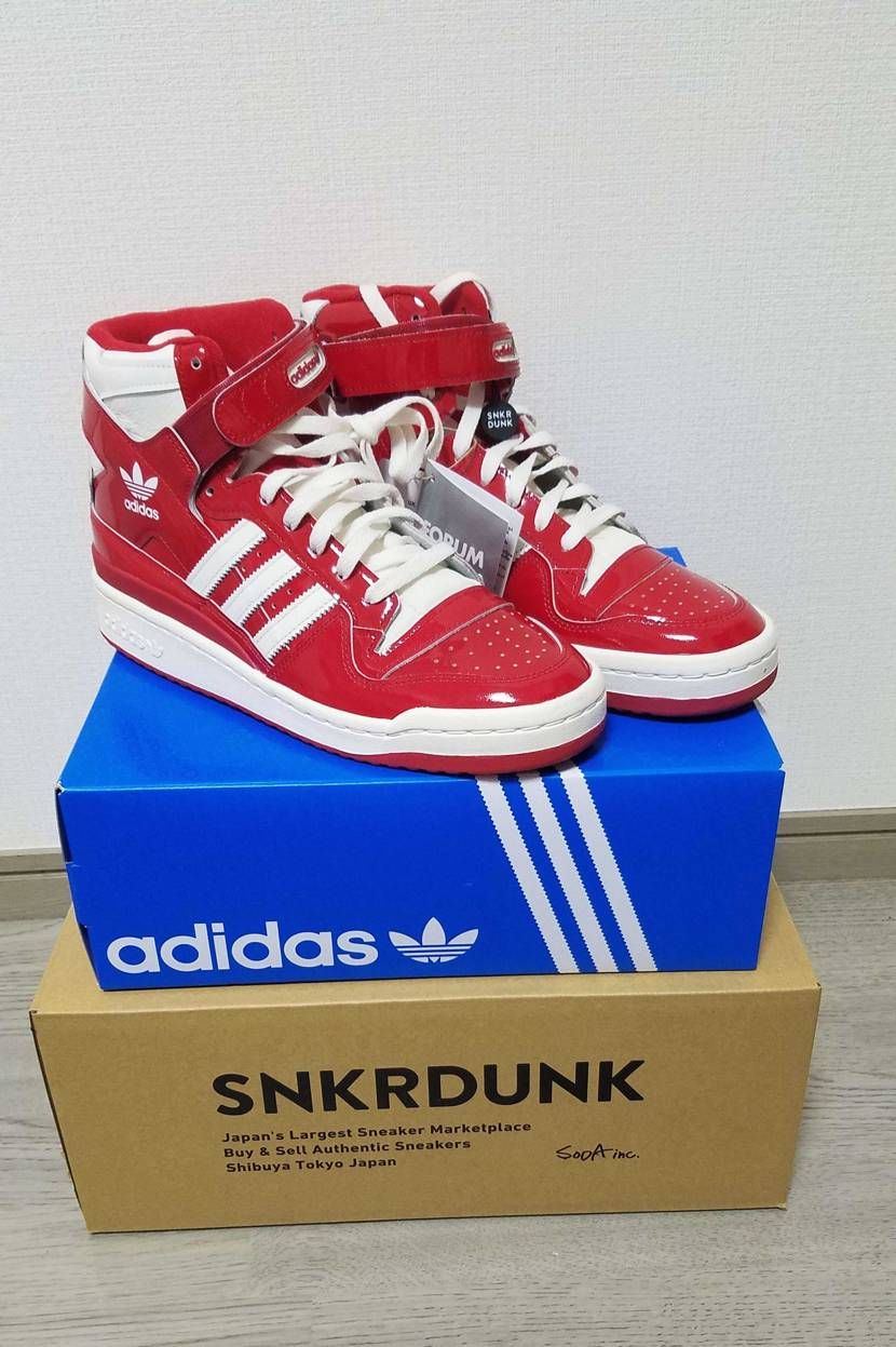 初めてAdidas購入しました。
このパテント素材の感じのよさ、リアまわりのX