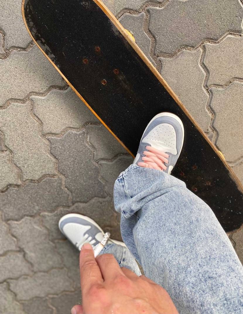 どうもお疲れ様です♪
今日は短めにしますね🙏💦
今日のスニーカーはみ