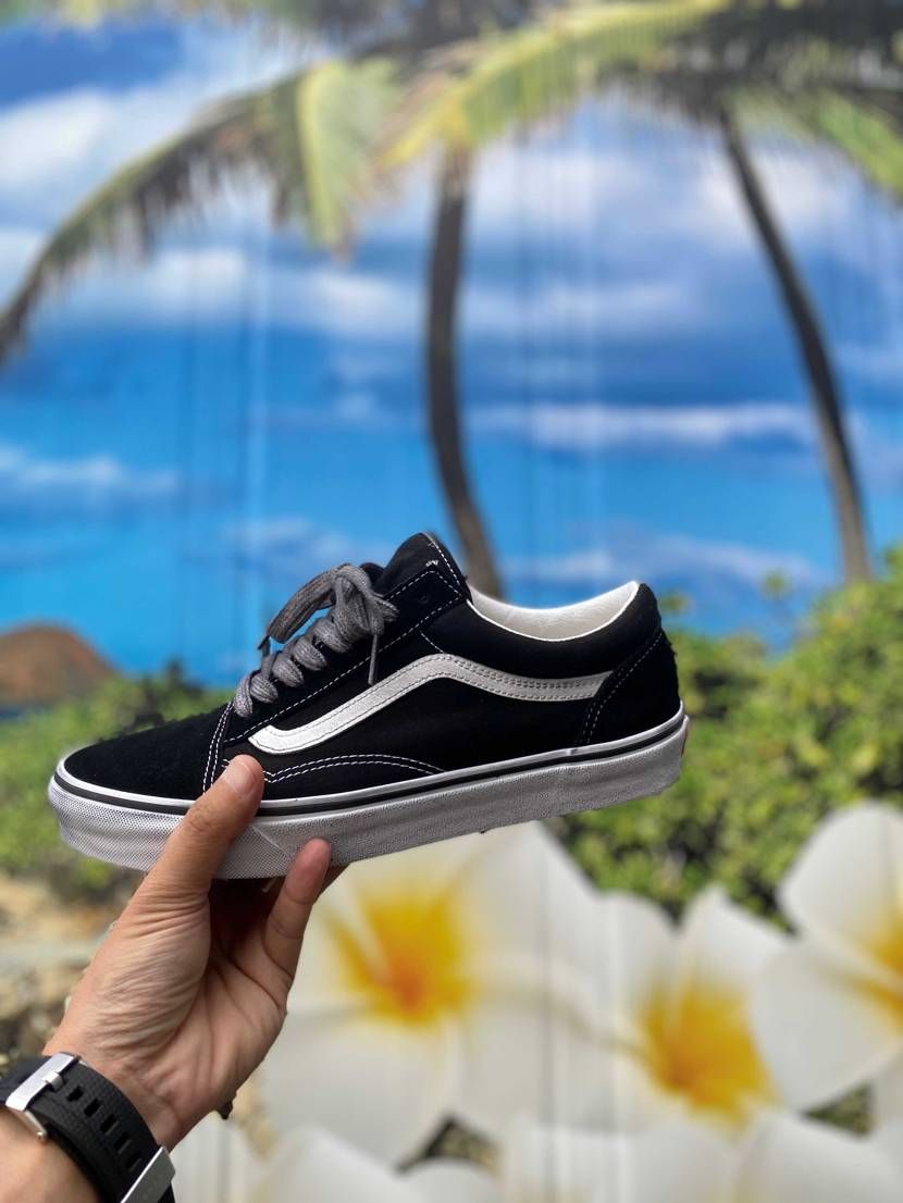 アロハ〜🤟🏾🌺

学生時代以来のvansオールドスクール買いました🥳🥳
ヴ