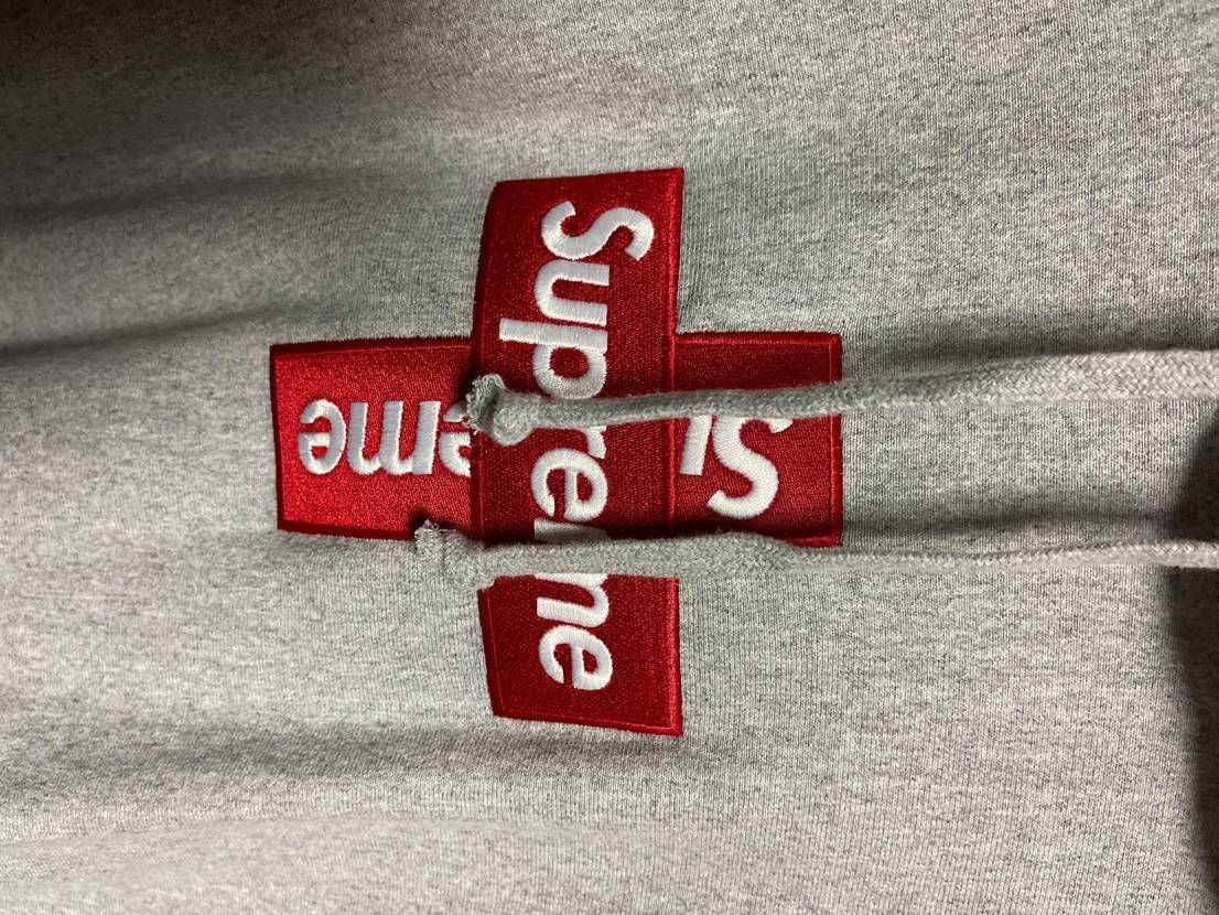 supreme✨
購入したけど、まだ着てないwww
売るか迷うねw