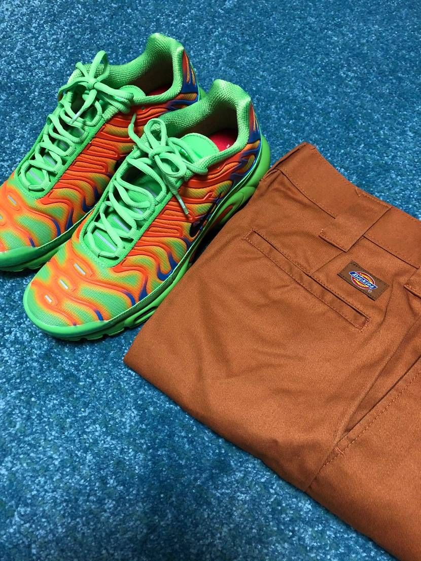 マップラの着画探しても足元しか写ってない……
オレンジかブルーのパンツで色合わ