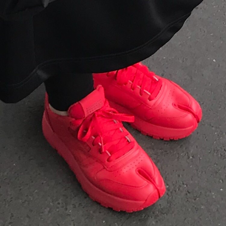 メゾン マルジェラ リーボック クラシック レザー タビ ベクター レッド のコーデ 口コミ投稿 リーボック サイトで発 Byaforce1 スニーカーダンク