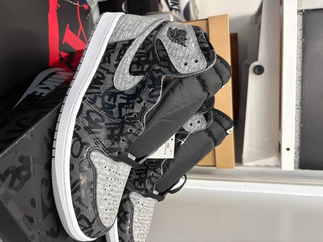 記念投稿🎊

私の足のサイズはちょっとデカサイズで29から30センチをメイン