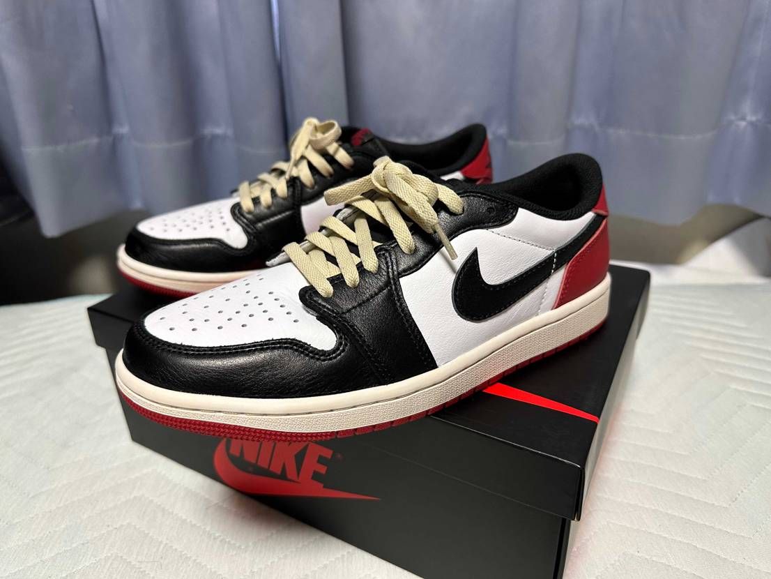 真っ白な新品感が苦手なのでミッドソールを少し色味を調整☝️あとスウッシュとヒール