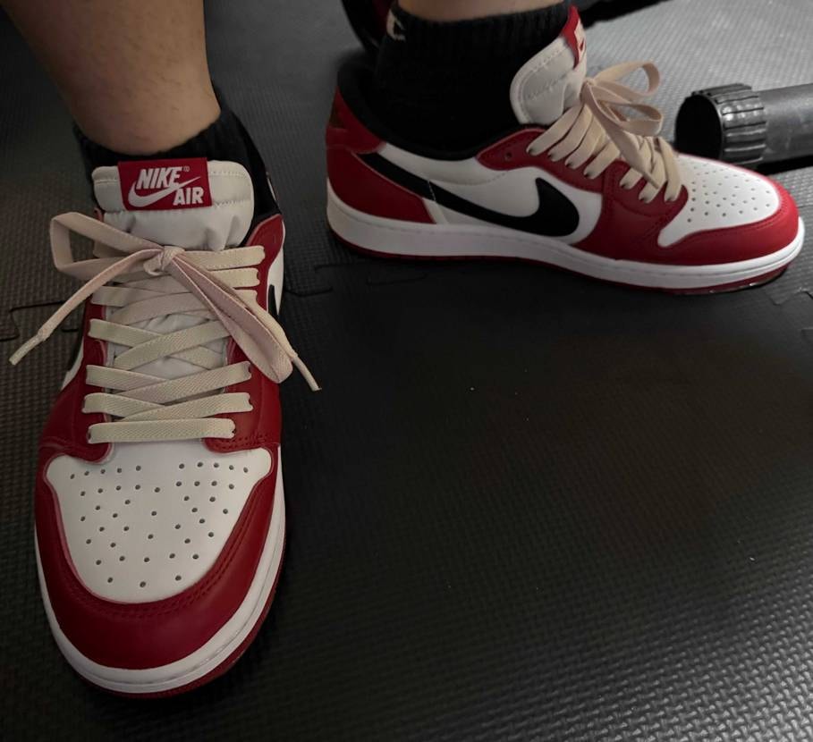 バカほどシルエットええなぁー。
ベージュだとシューレースに赤色が移るな〜😭
