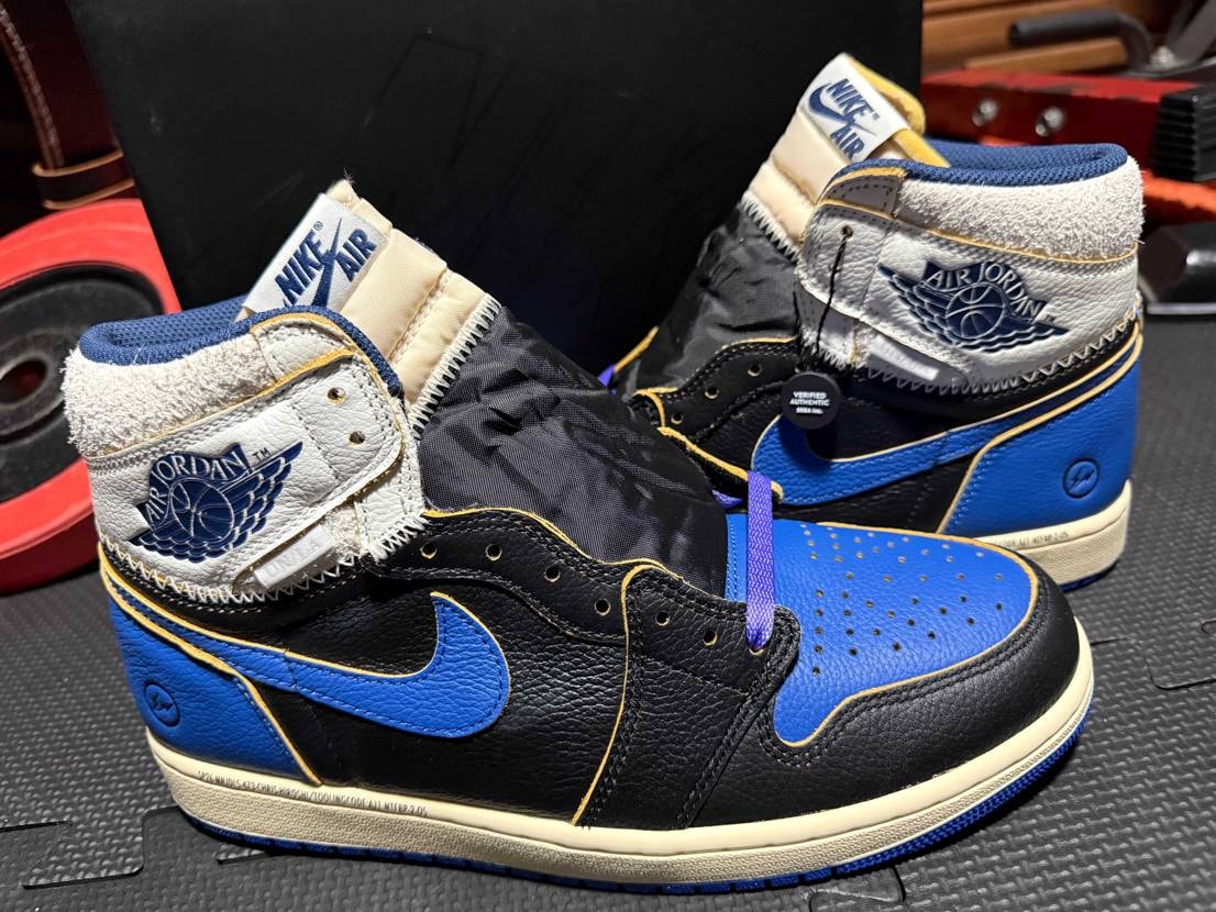 今日も今日とてお疲れ様です♪
昇給がしょぼくて泣きそうです笑
そしてなんと極