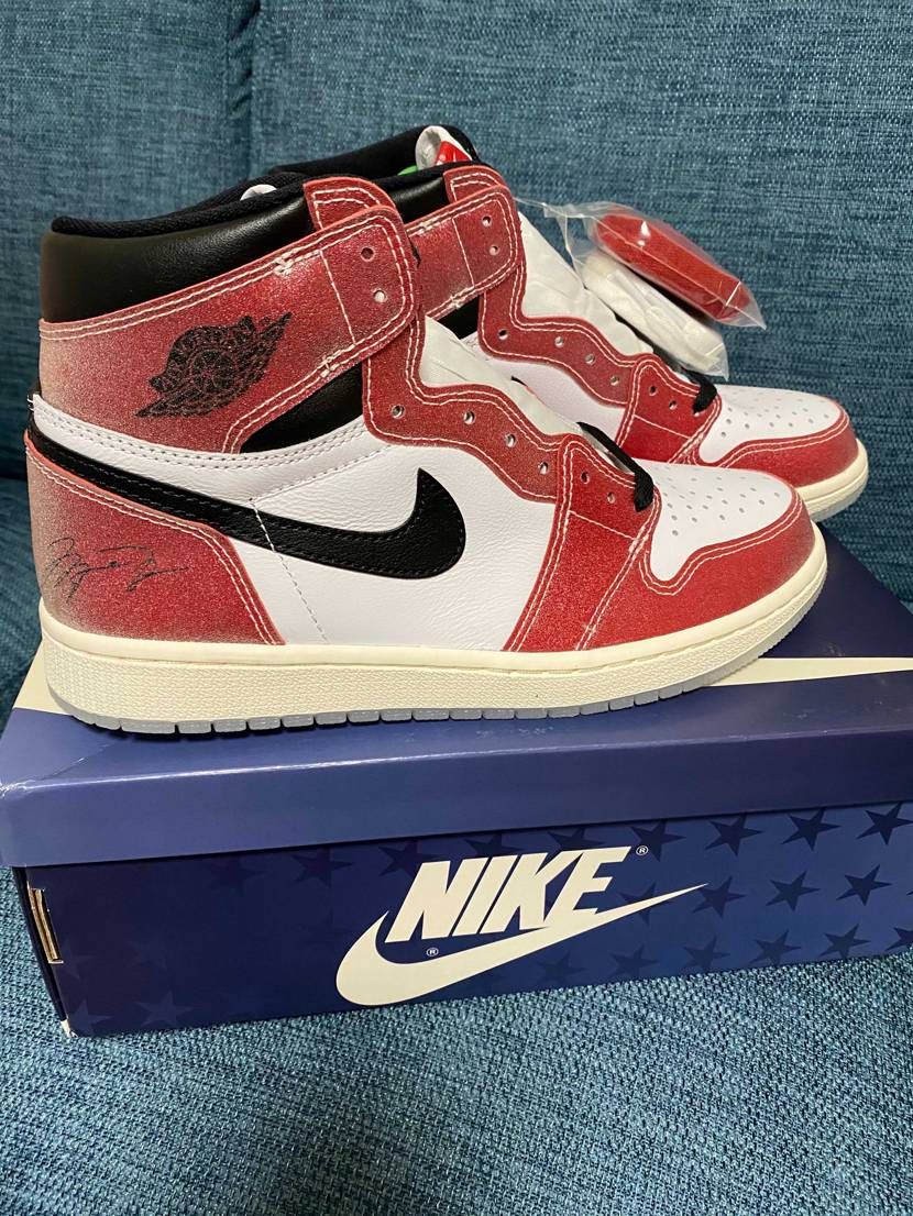 昨日届きました。関税55000円
もちろん青紐なし。でも満足です