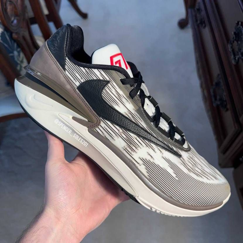 Travis Scott × NIKE GT CUT 2
