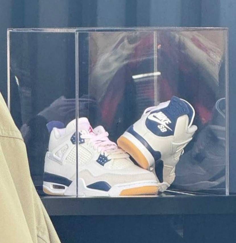 AJ4SB🟦
サンフランシスコにてゲリラリリース！！
例のコンテナから販売ブ